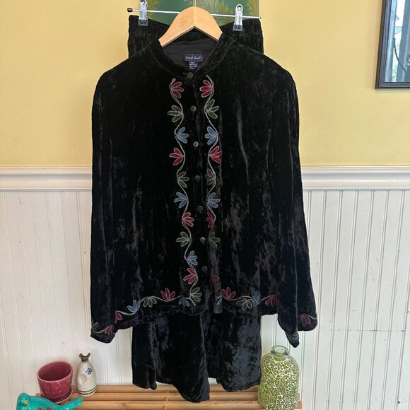Sacred Threads Black Velvet Embroidered Floral Button-Up Jacket & Skirt  M/L - Picture 1 of 13